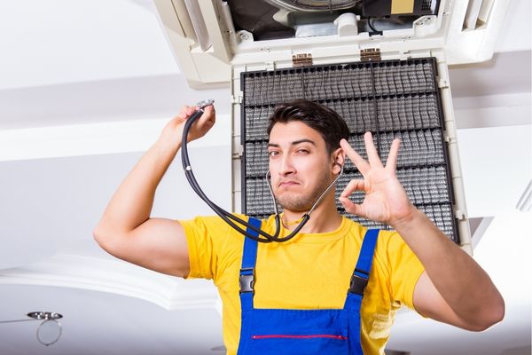 Kapalı otopark tavanına monte edilmiş jet fan ünitesi